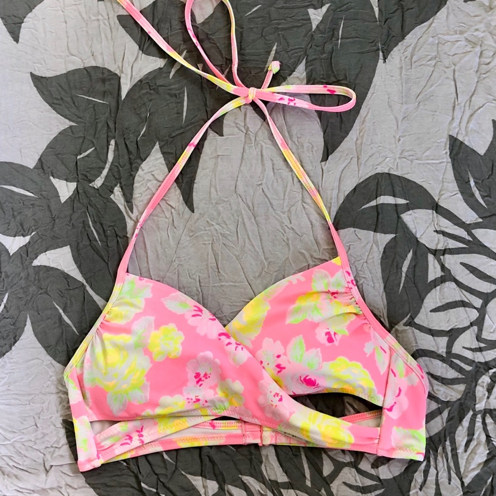 🌸 PINK floral bikini top 🌸